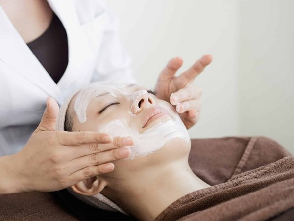 Soin du visage : quel produit utiliser pour faire du gommage ?