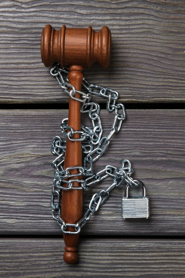 Quels sont les aspects juridiques de la mise en place de programmes de formation en ligne pour les employés?