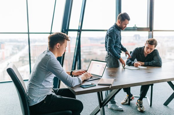 Les 10 logiciels de prospection commerciale à connaître en 2025